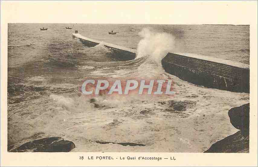 CPA Le Portel Le Quai d'Accostage 