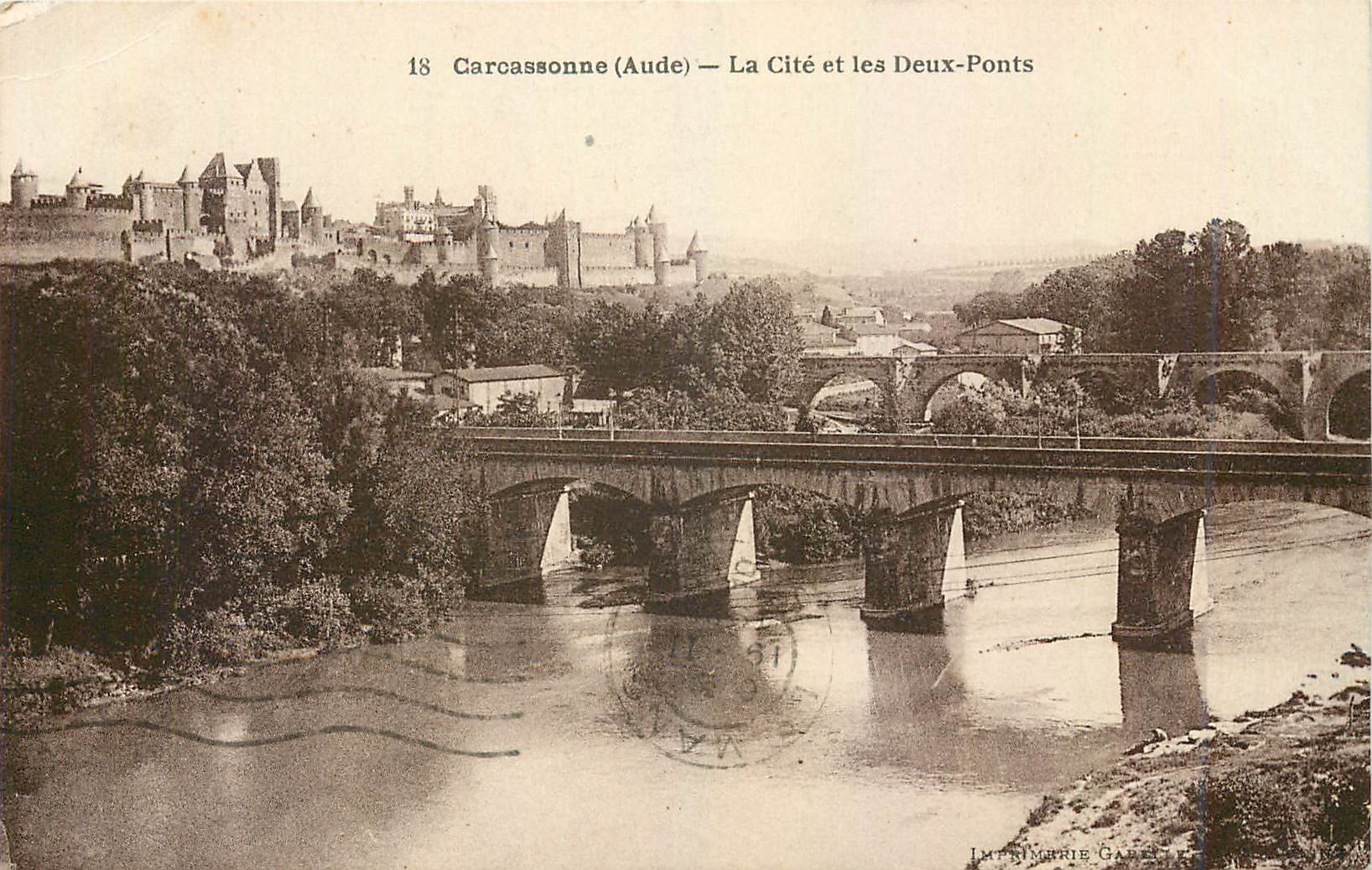 CPA Carcassonne Aude La Cite et les Deux Ponts 