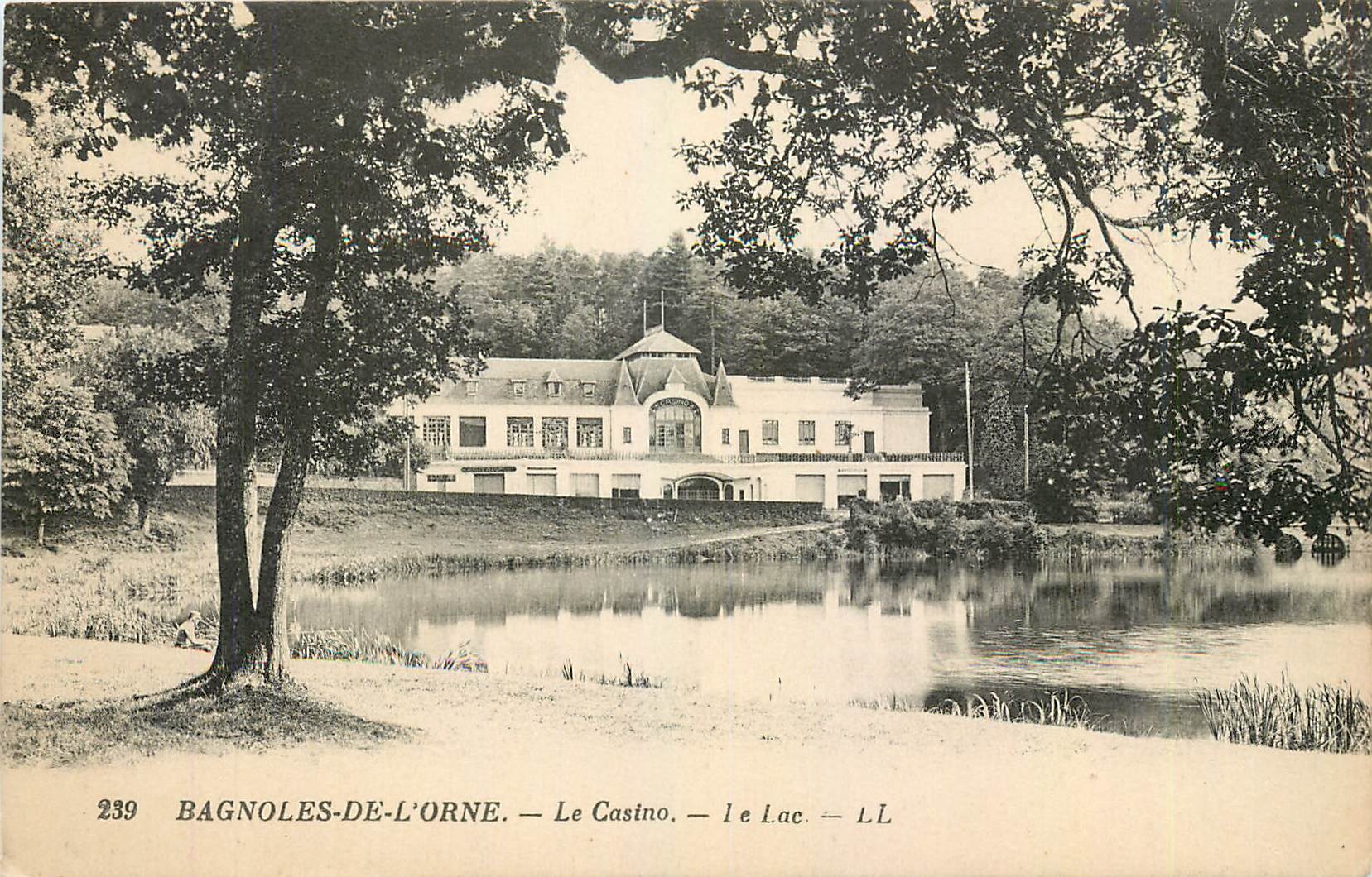 CPA Bagnoles de l'Orne Le Casino Le Lac 