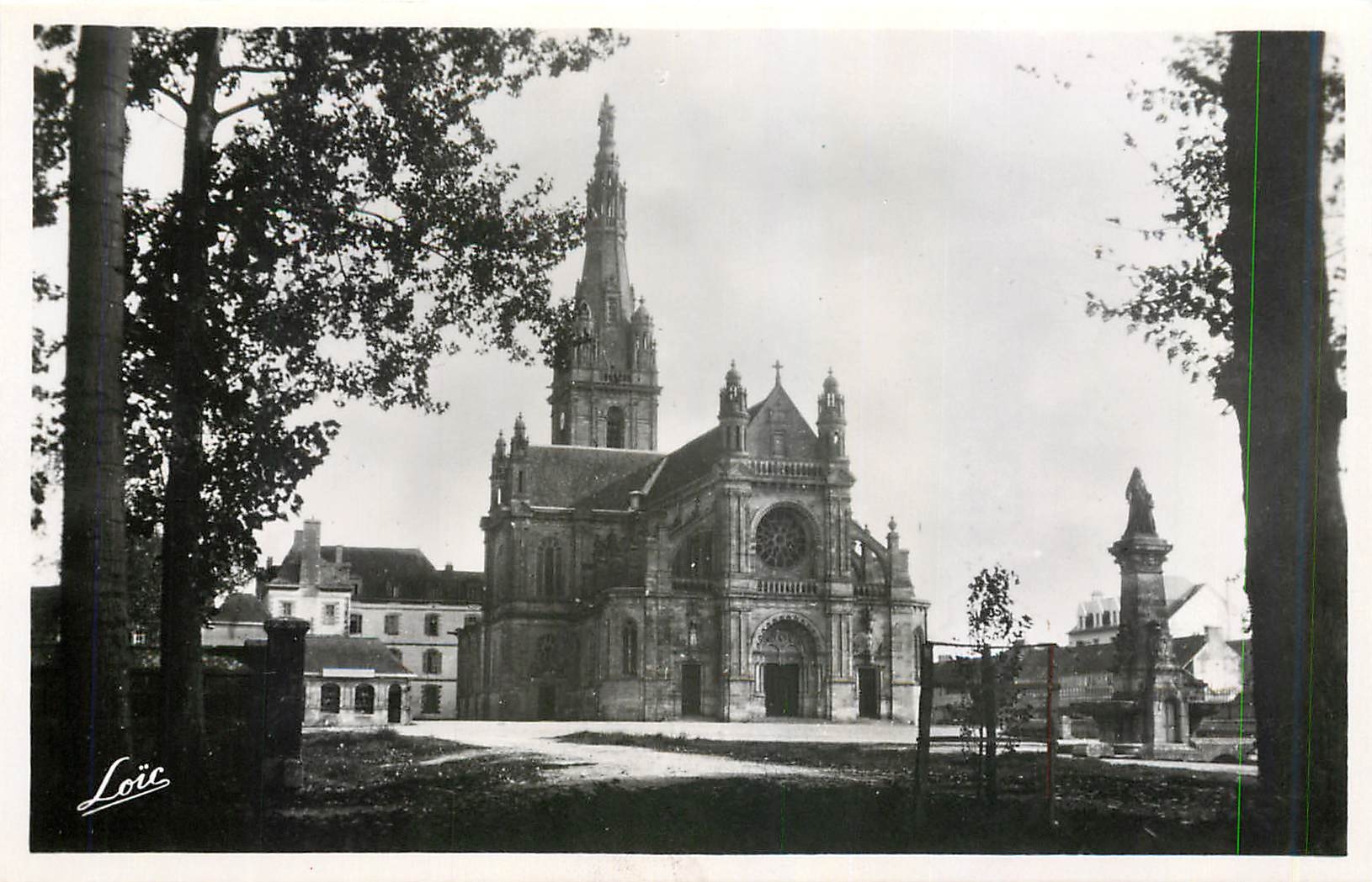 CPM Sainte Anne d'Auray Basilique et Fontaine 
