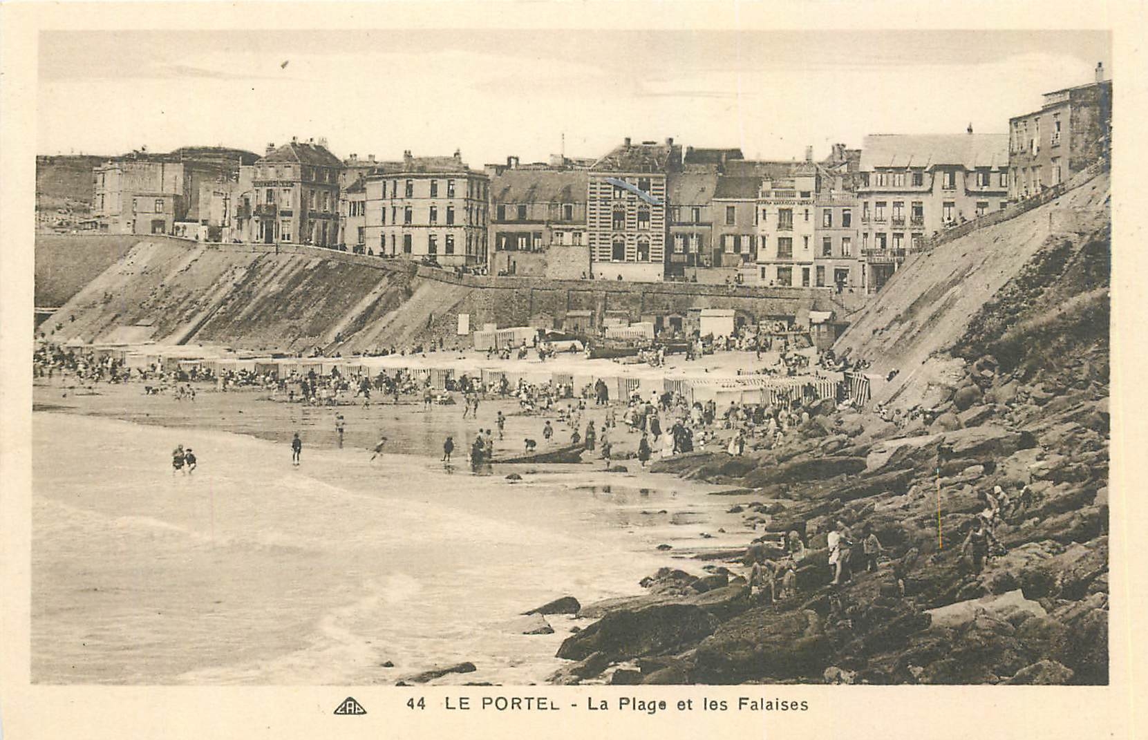 CPA Le Portel La Plage et les Falaises 