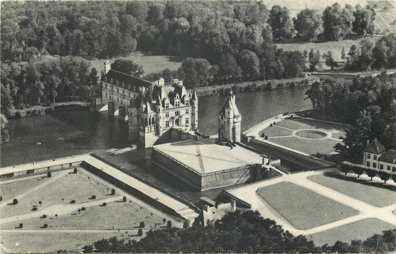 CPM Le Chateau de Chenonceaux vu d'un Avion Air France 