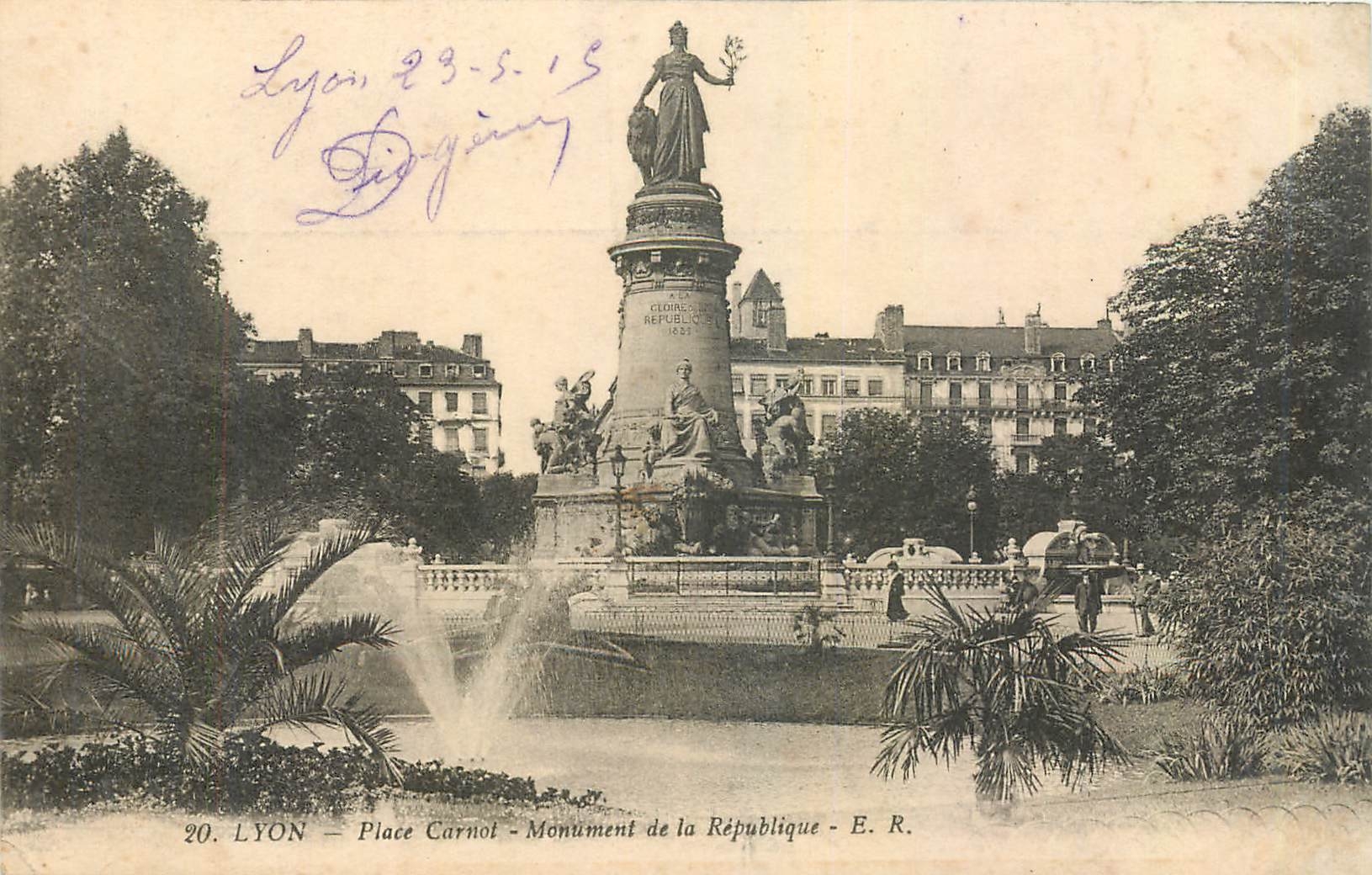 CPA Lyon Place Carnot Monument de la Republique 