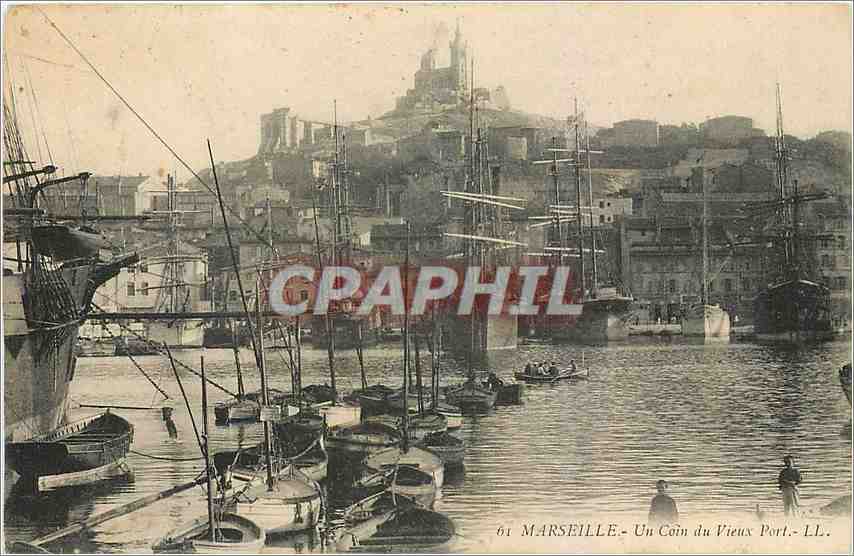 CPA Marseille Un Coin du Vieux Port Bateaux