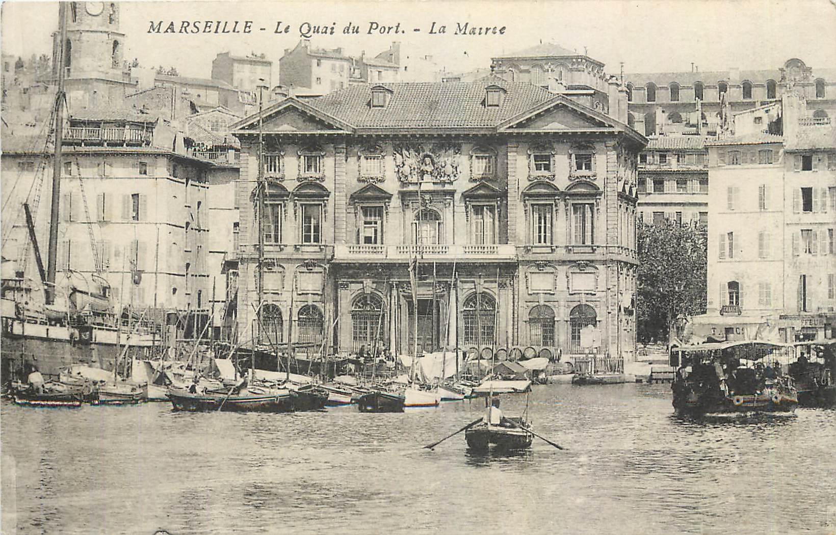 CPA Marseille Le Quai du Port La Mairie Bateaux