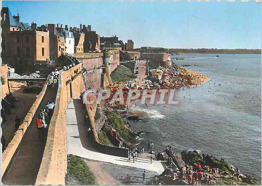 CPM Saint Malo I et V Le Remparts et la Plage de Bon Secours 