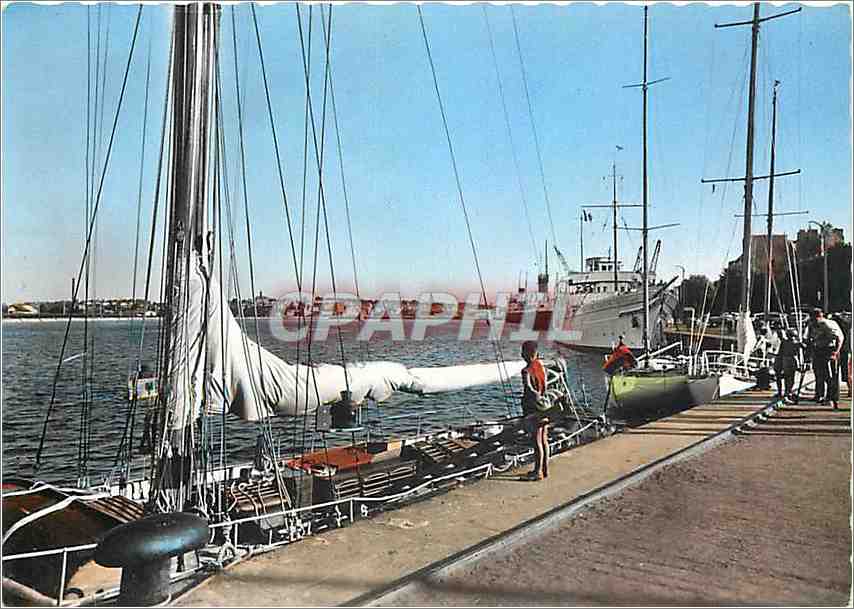 Saint-Malo (Il.-et-V.) — Le « Falaise », le « Brittany » et le Yacht anglais « Virginia » amarrés au bassin des Yachts — Edit. YVON