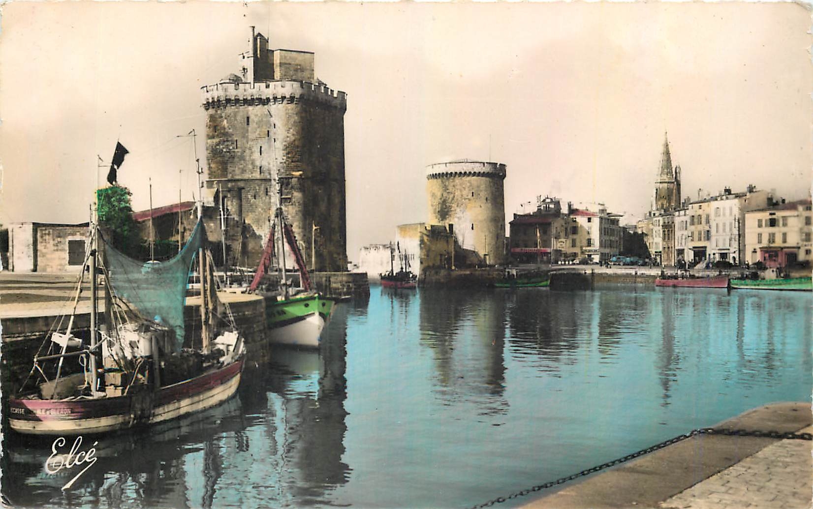 CPM La Rochelle Ch Mar Au port la sortie d'Un Bateau 