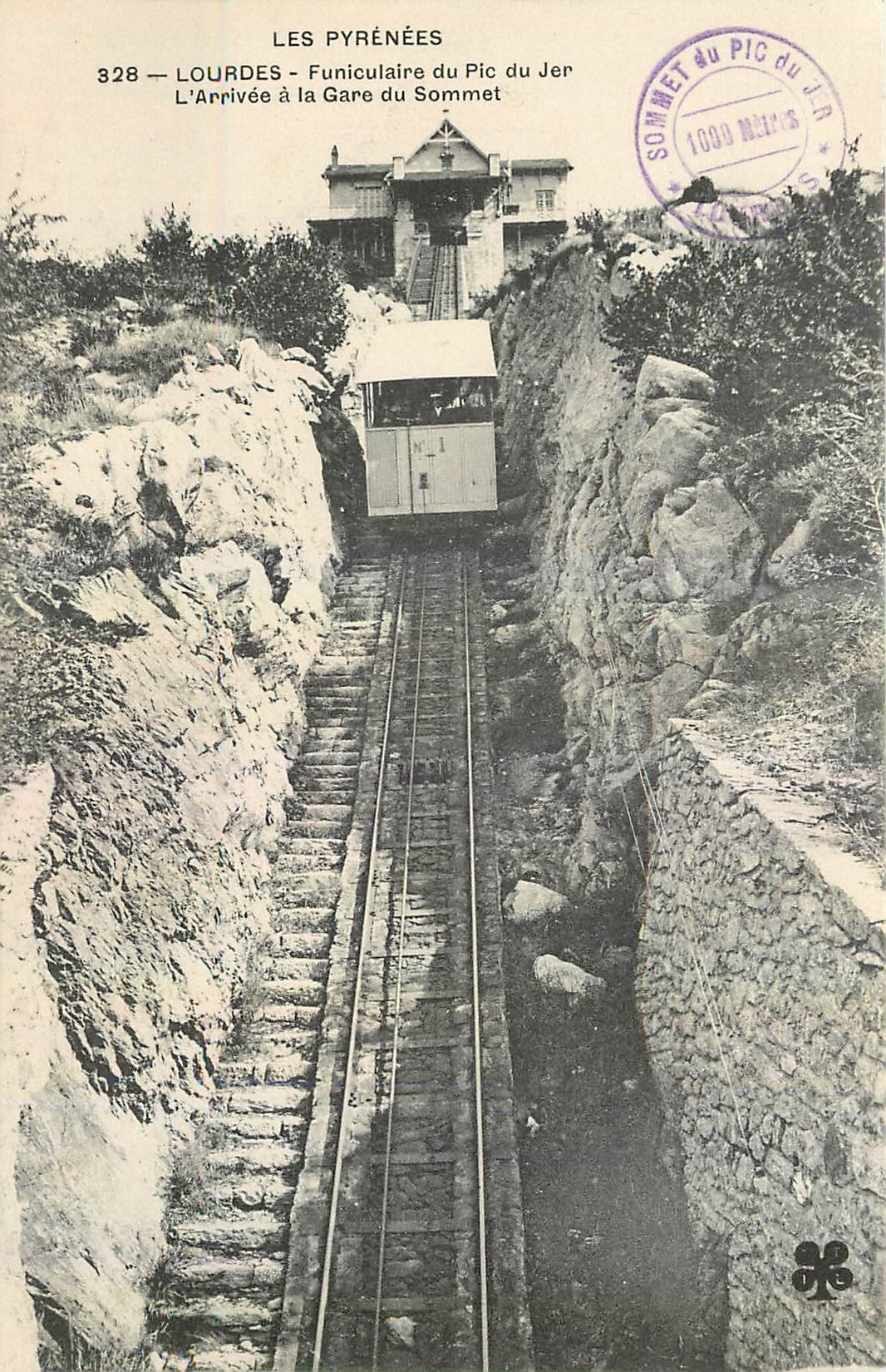 Lourdes — Funiculaire du Pic du Jer — L'Arrivée à la Gare du Sommet — Éditeur : Les Pyrénées, n° 328