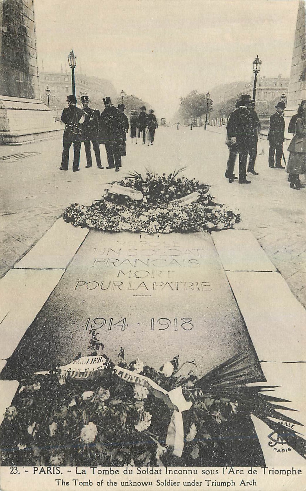 CPA Paris La Tombe du Soldat Inconnu sous l'Arc de Triomphe 