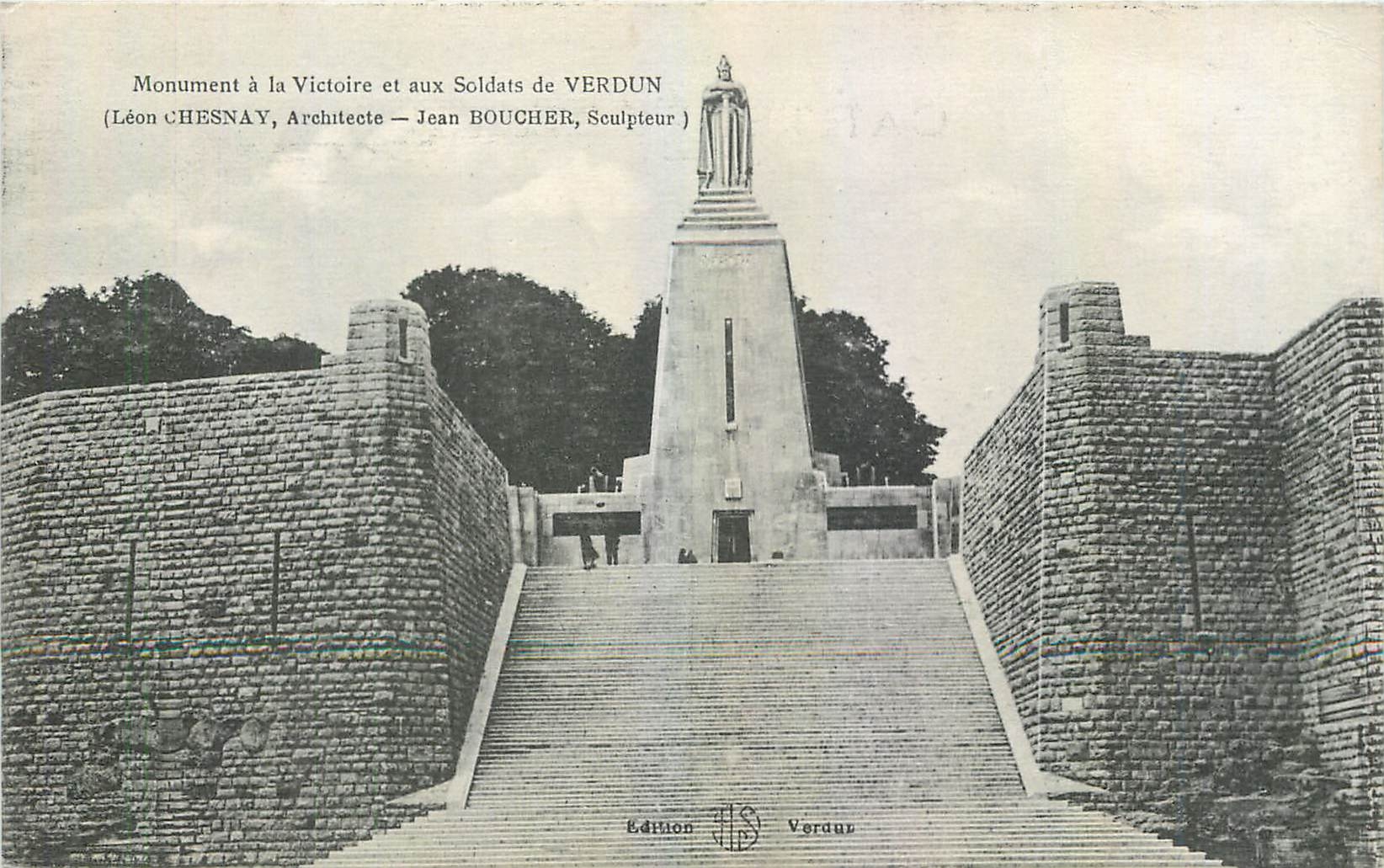 CPA Monument a la Victoire et aux Soldats de Verdun Militaria