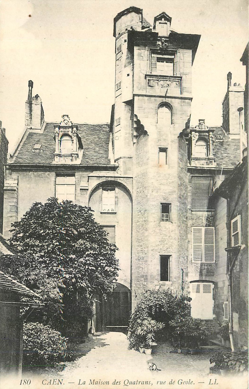 CPA Caen La Maison des Quatrans rue de Geole 