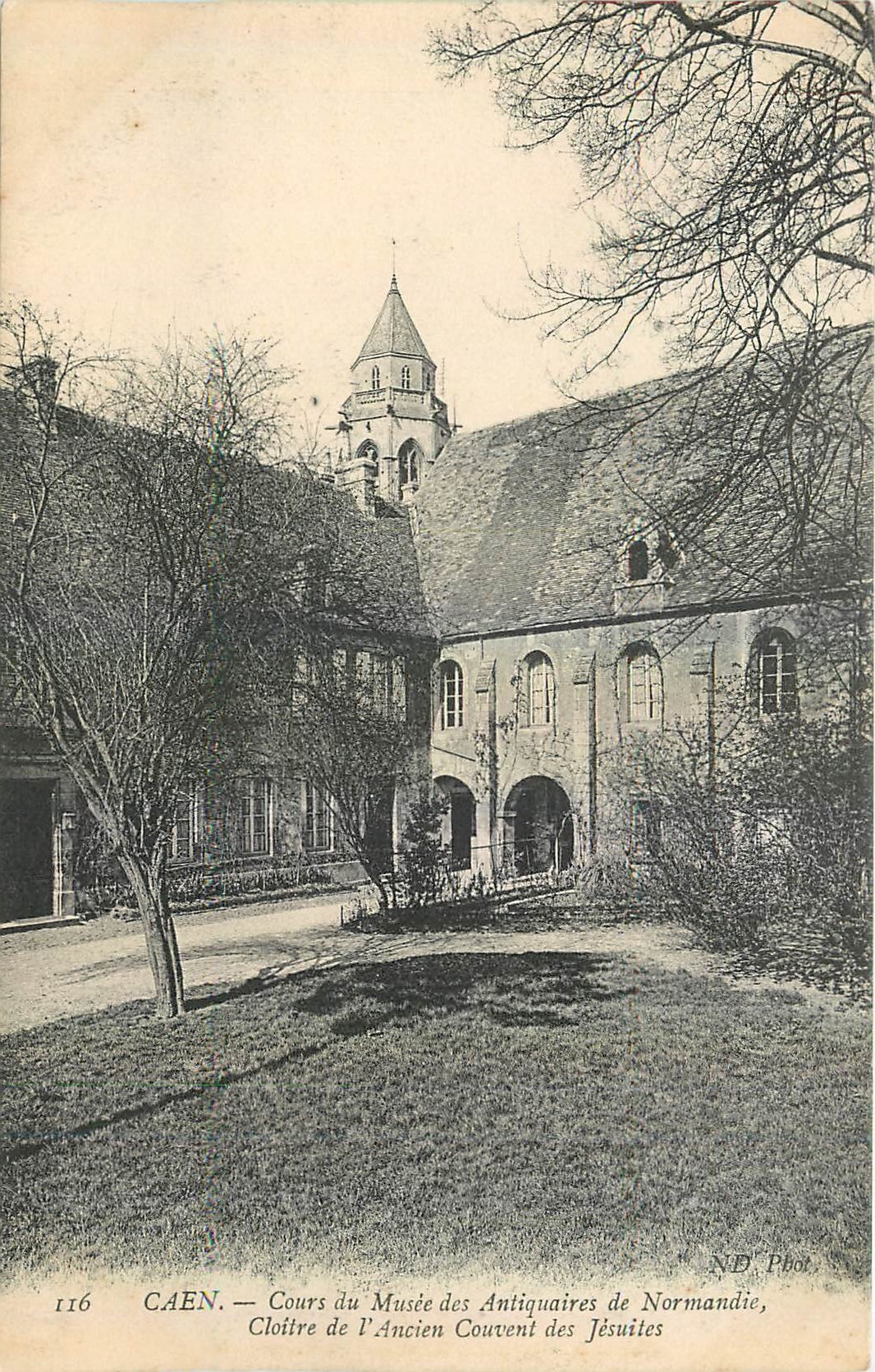 CPA Caen Cours du Musee des Antiquaires de Normandie Cloitre de l'Ancien Couvent des Jesuites 