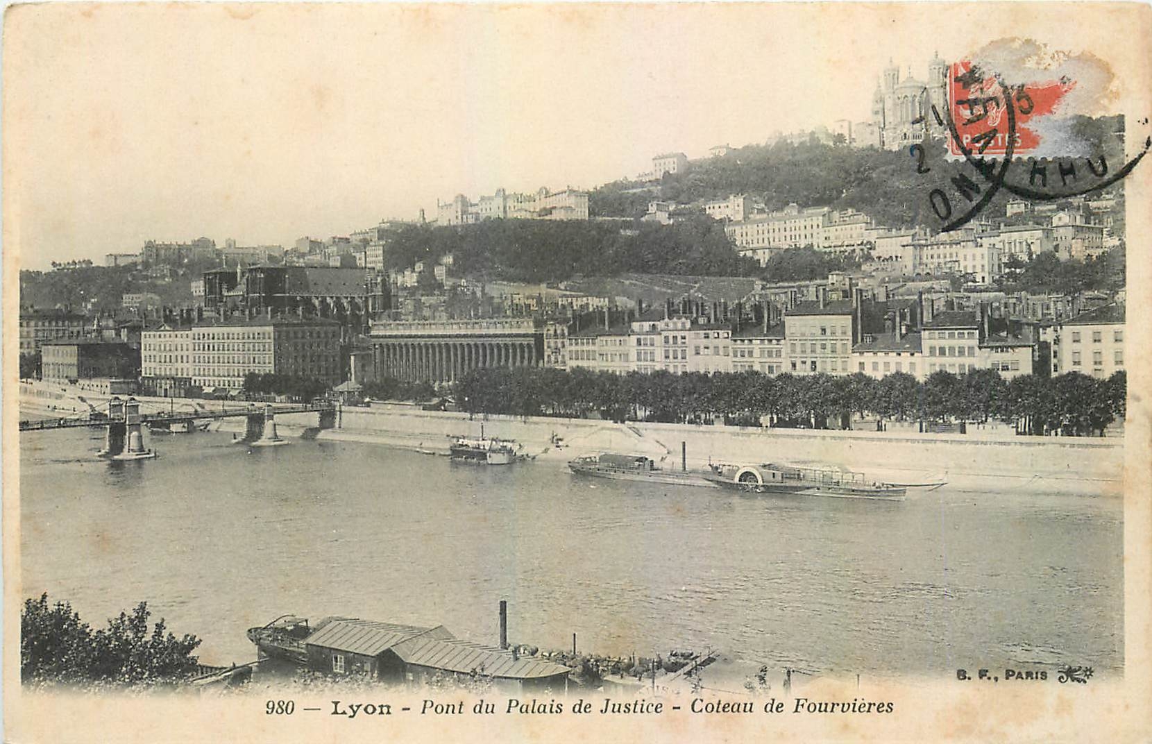 CPA Lyon Pont du Palais de Justice Coteau de Fourvieres Bateaux