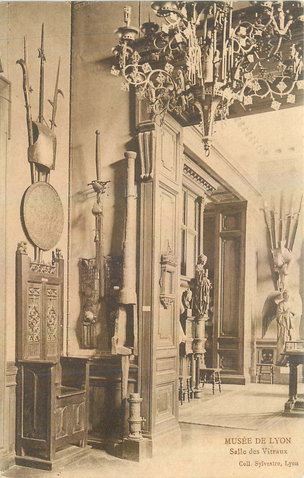 CPA Musee de Lyon Salle des Vitraux 