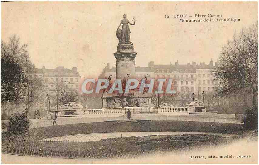 CPA Lyon Place Carnot Monument de la Republique 