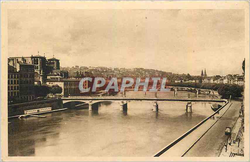CPA Lyon Rhone La Saone le Pont Tilsitt et la Colline de la Croix Rousse 