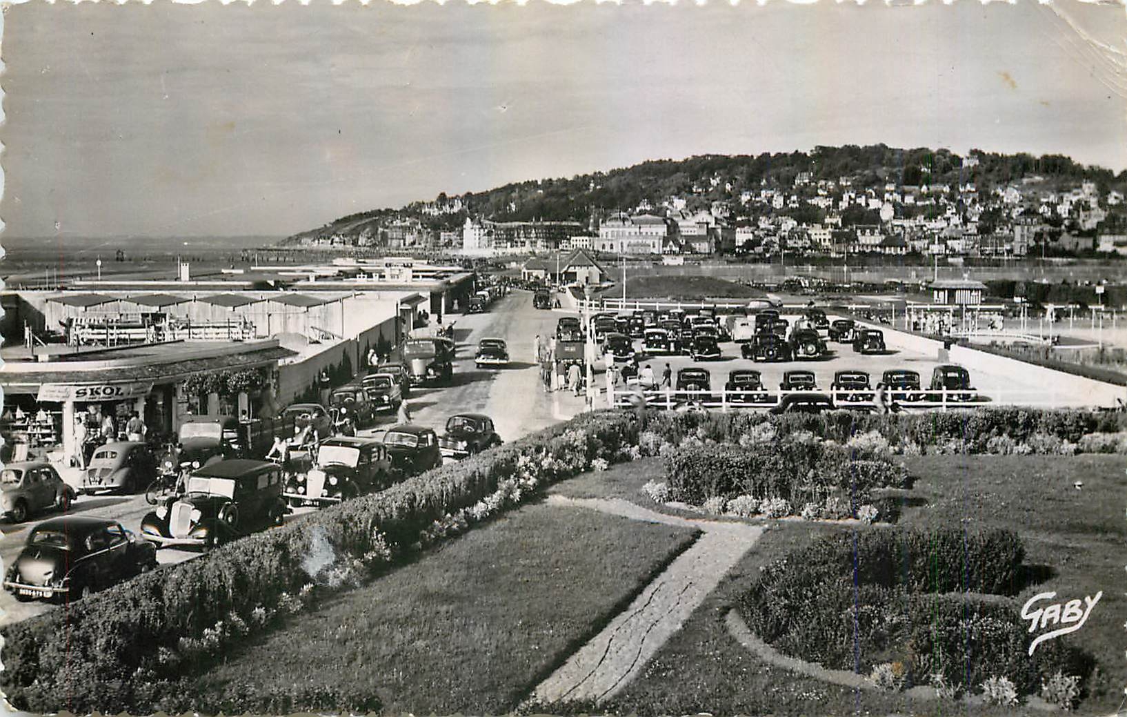 Déauville (Calvados) — 'La Plage Fleurie' — Überblick Richtung Trouville — Éditions Gaby