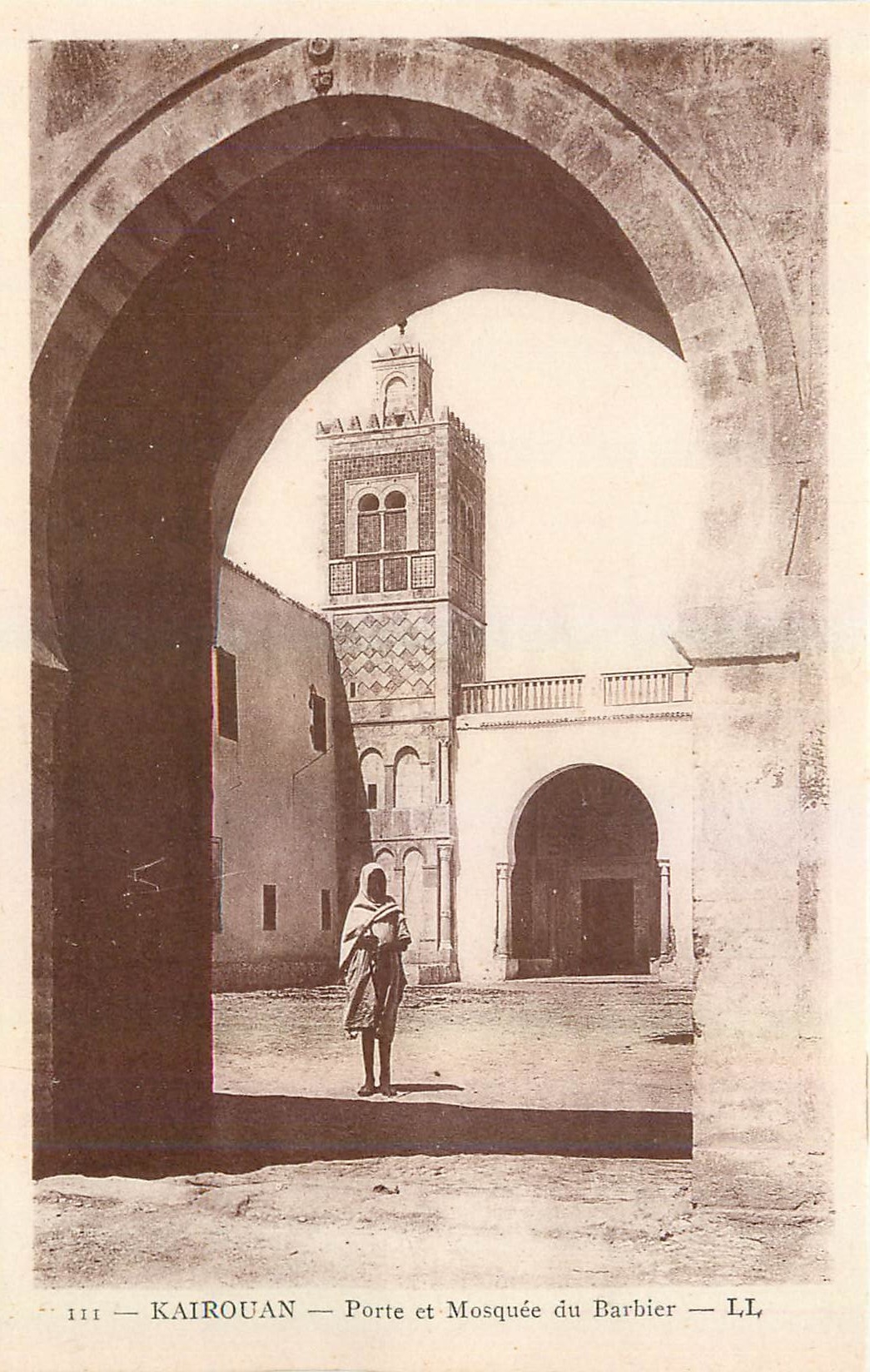 CPA Kairouan Porte et Mosquee du Barbier 