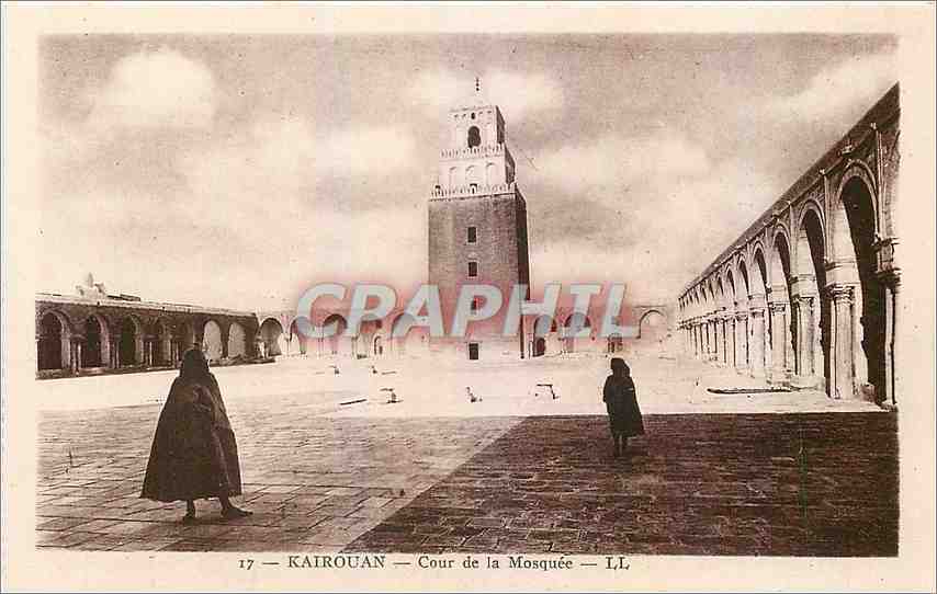 CPA Kairouan Cour de la Mosquee 