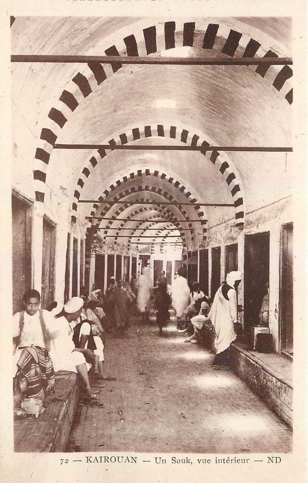 CPA Kairouan Un Souk vue interieur 