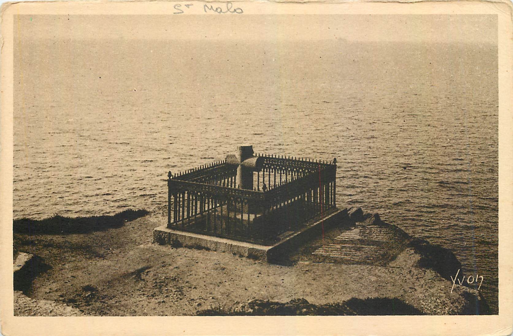 Saint-Malo — Tombeau de Chateaubriand au Grand Bey — Éditions de la Côte-d'Émeraude