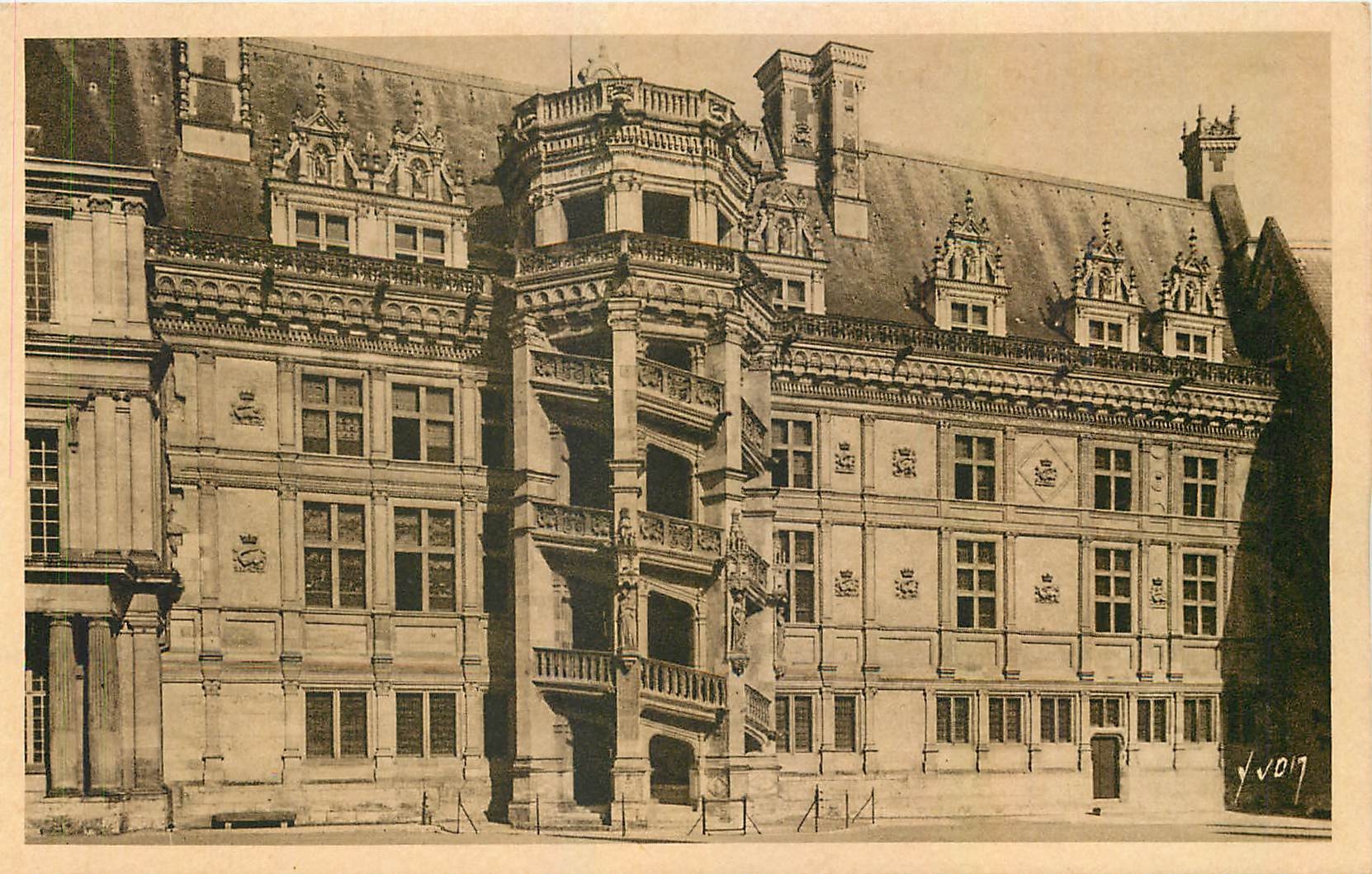 CPA Blois Loir et Cher Le Chateau Escalier Francois Ier 