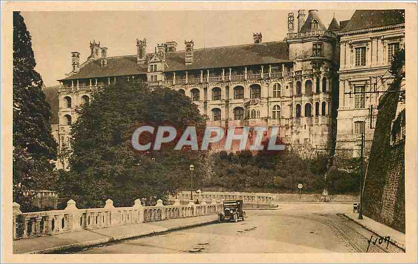 CPA Blois Loir et Cher Le Chateau Facade Francois 