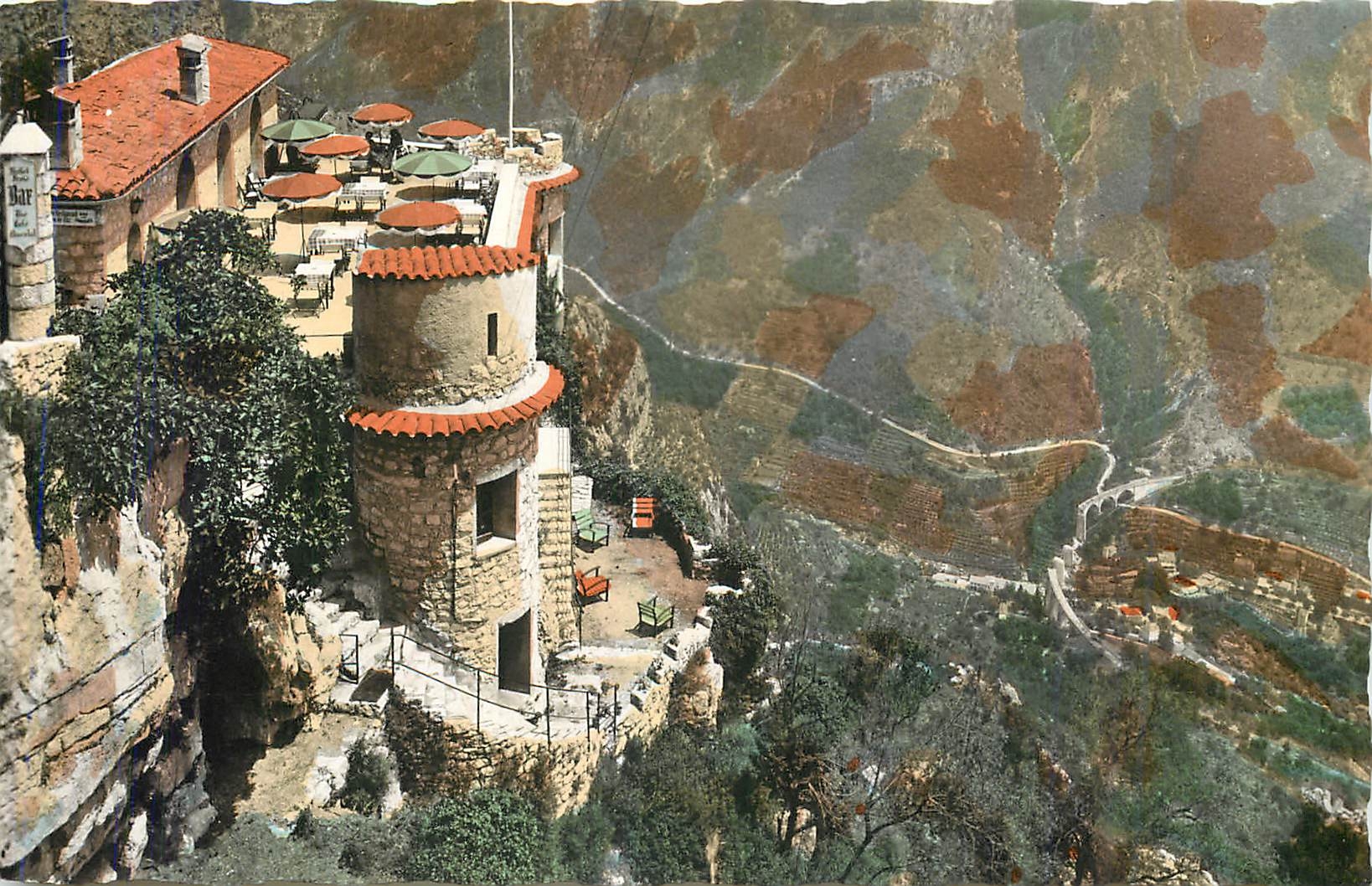 CPM Gourdon AM Le Vieux Chateau Le Nid d'Aigle 