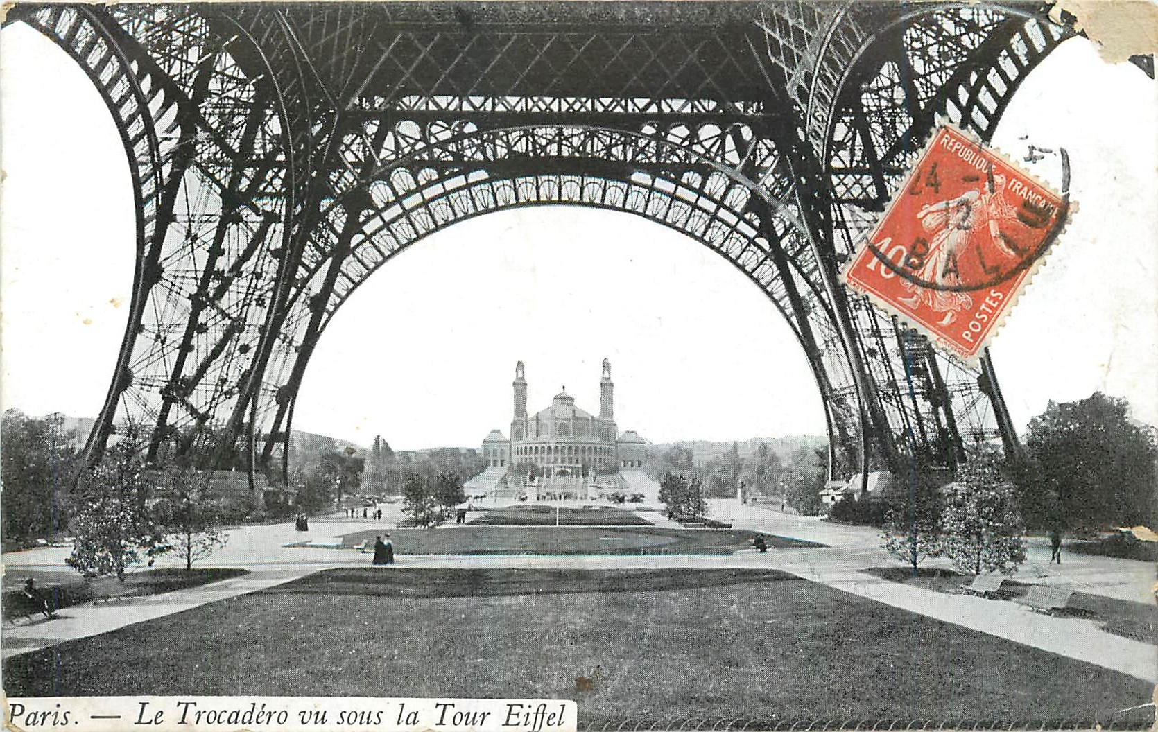 CPA Paris Le Trocadero vu sous la Tour Eiffel 
