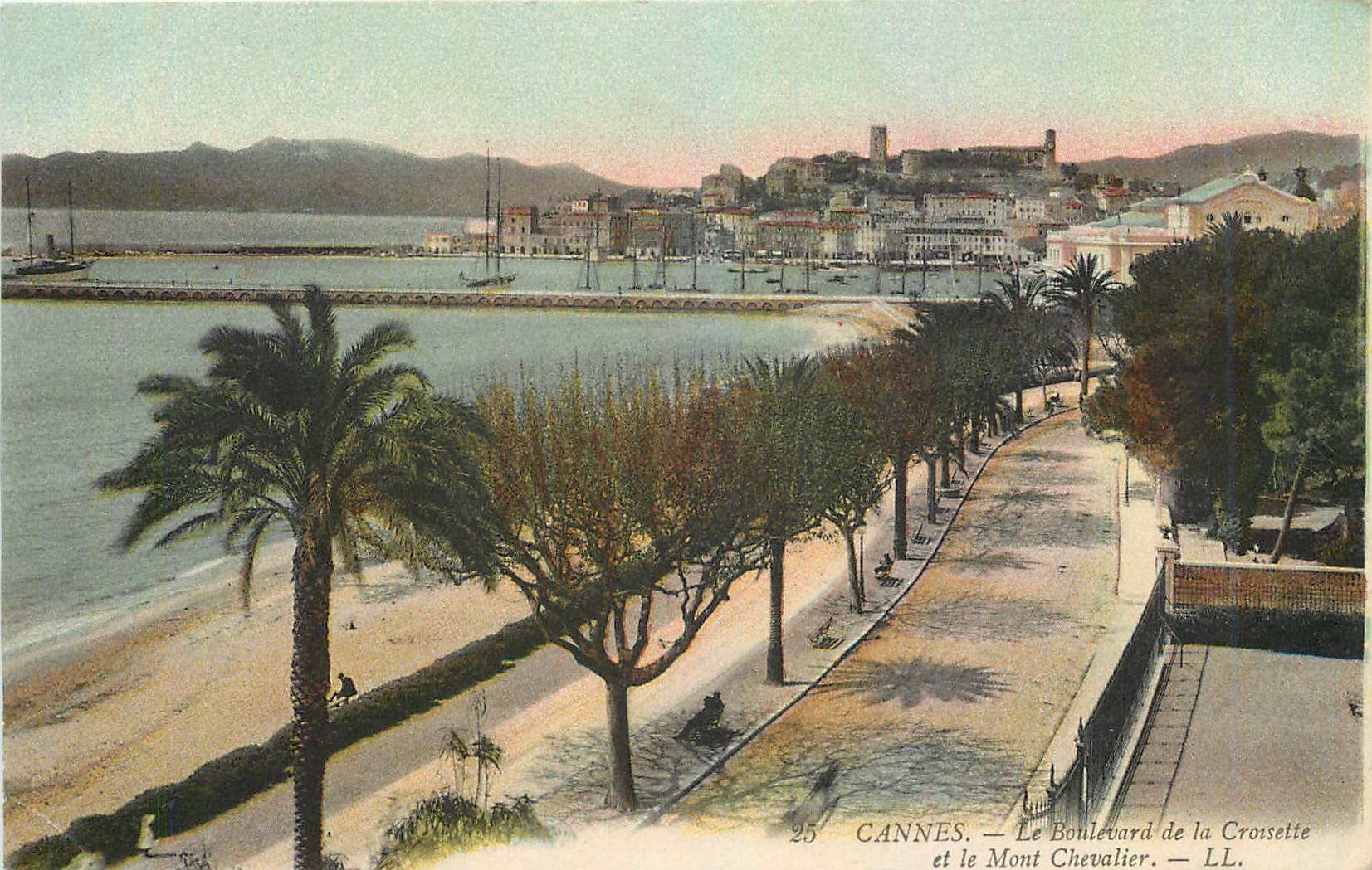 CPA Cannes Le Boulevard de la Croisette et le Mont Chevalier 