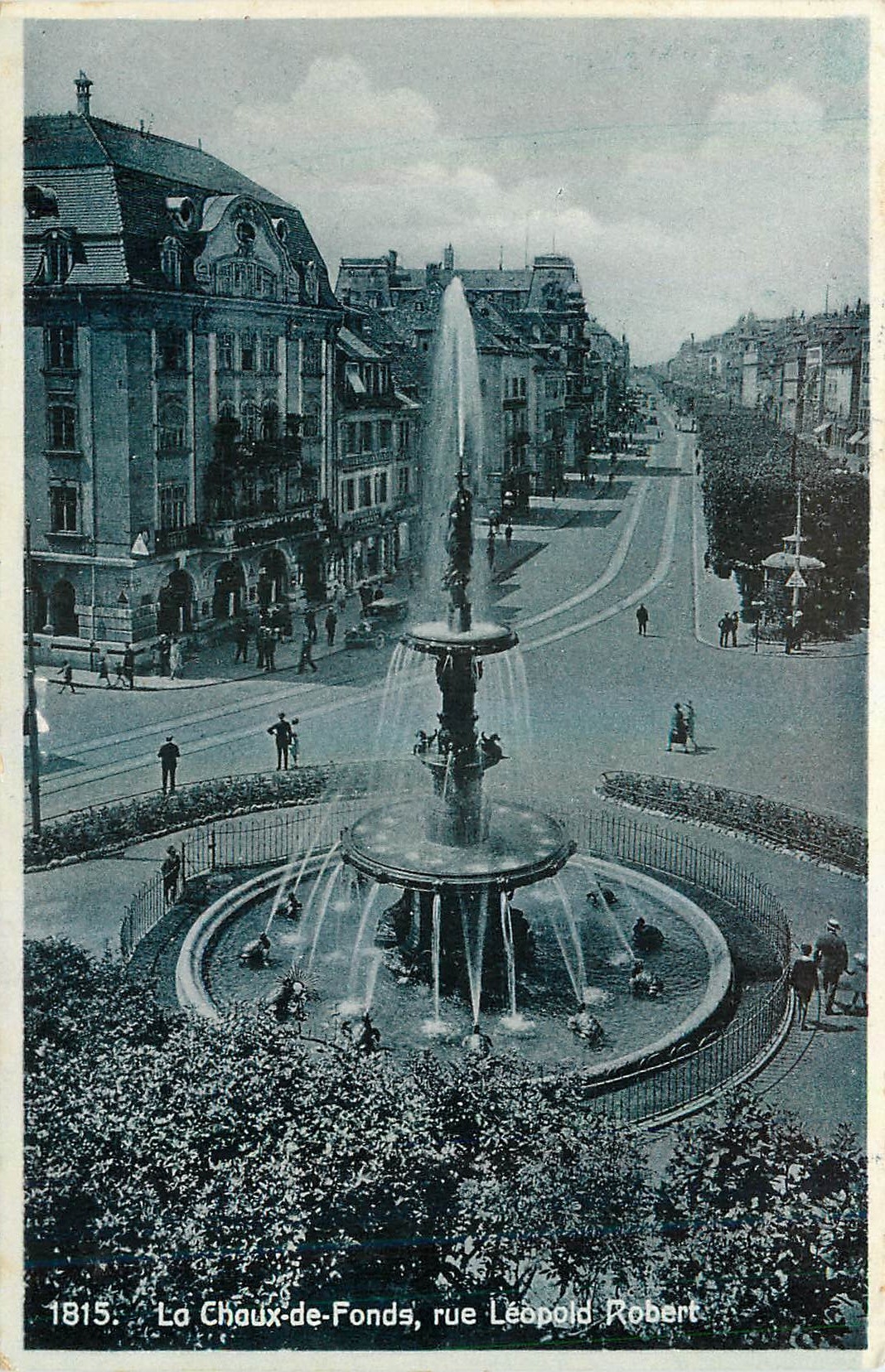 CPA La Chaux de Fonds rue Leopold Robert 