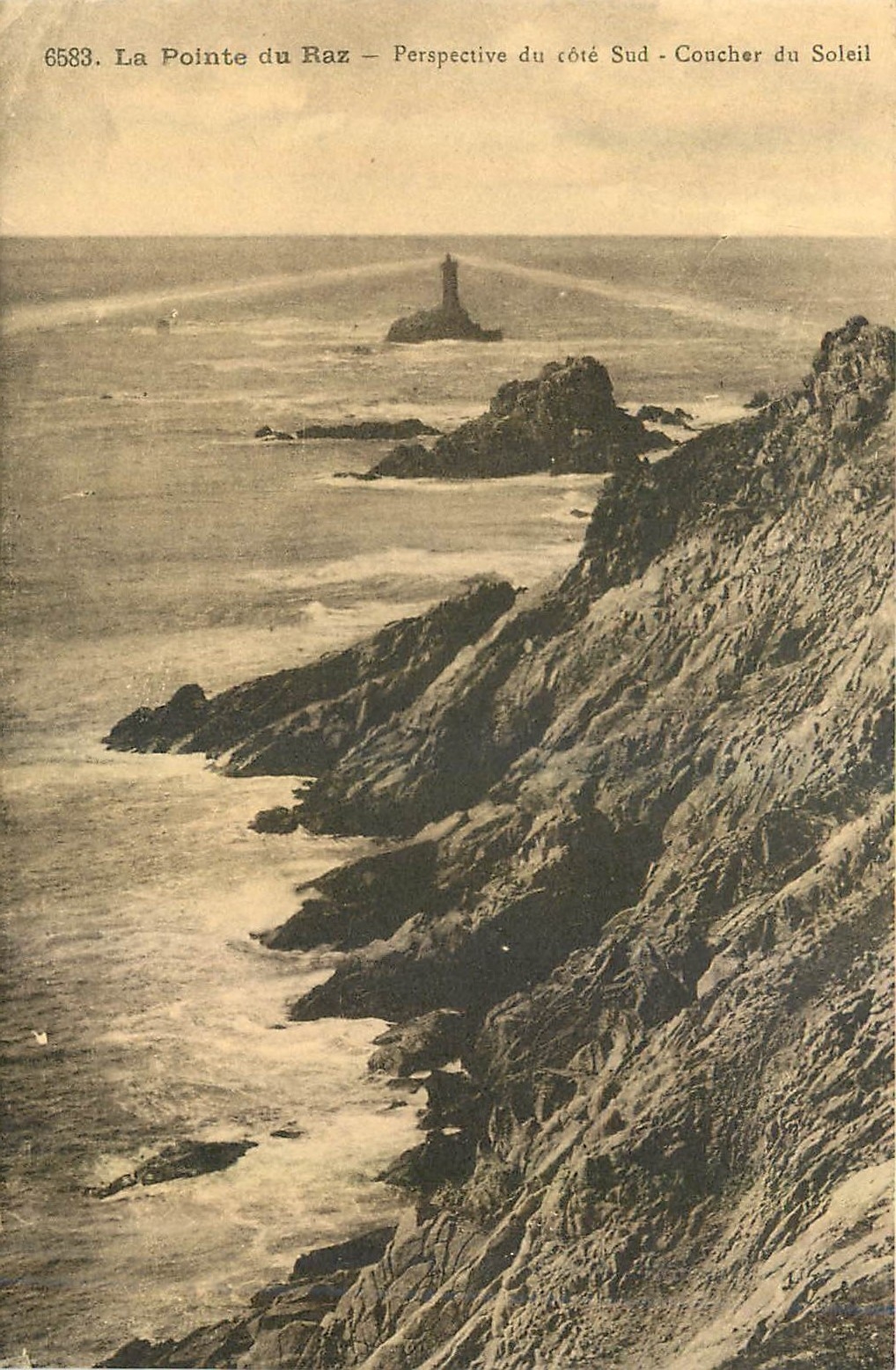 CPA La Pointe du Raz Perspective du cote Sud Coucher du Soleil 