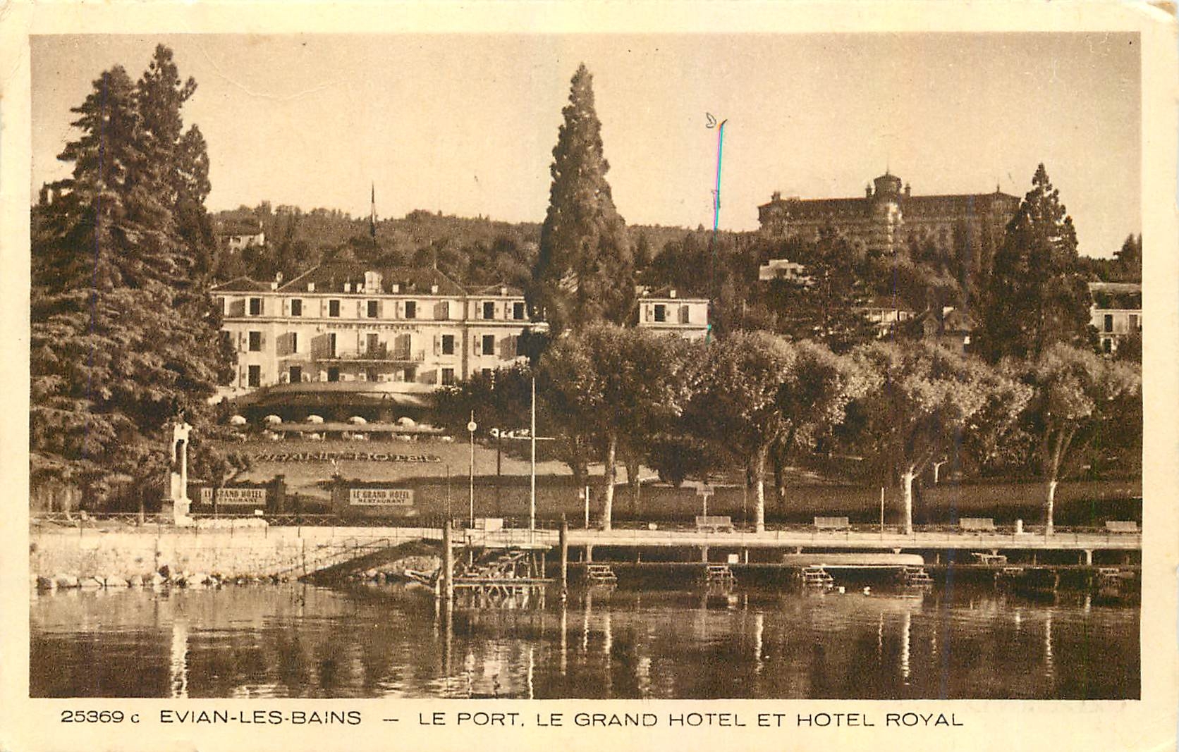 CPA Evian les Bains Le Port Le Grand Hotel et Hotel Royal 