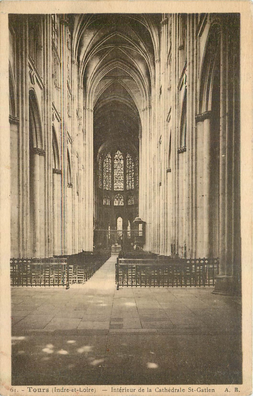 CPA Tours Indre et Loire Interieur de la Cathedrale St Gatien 