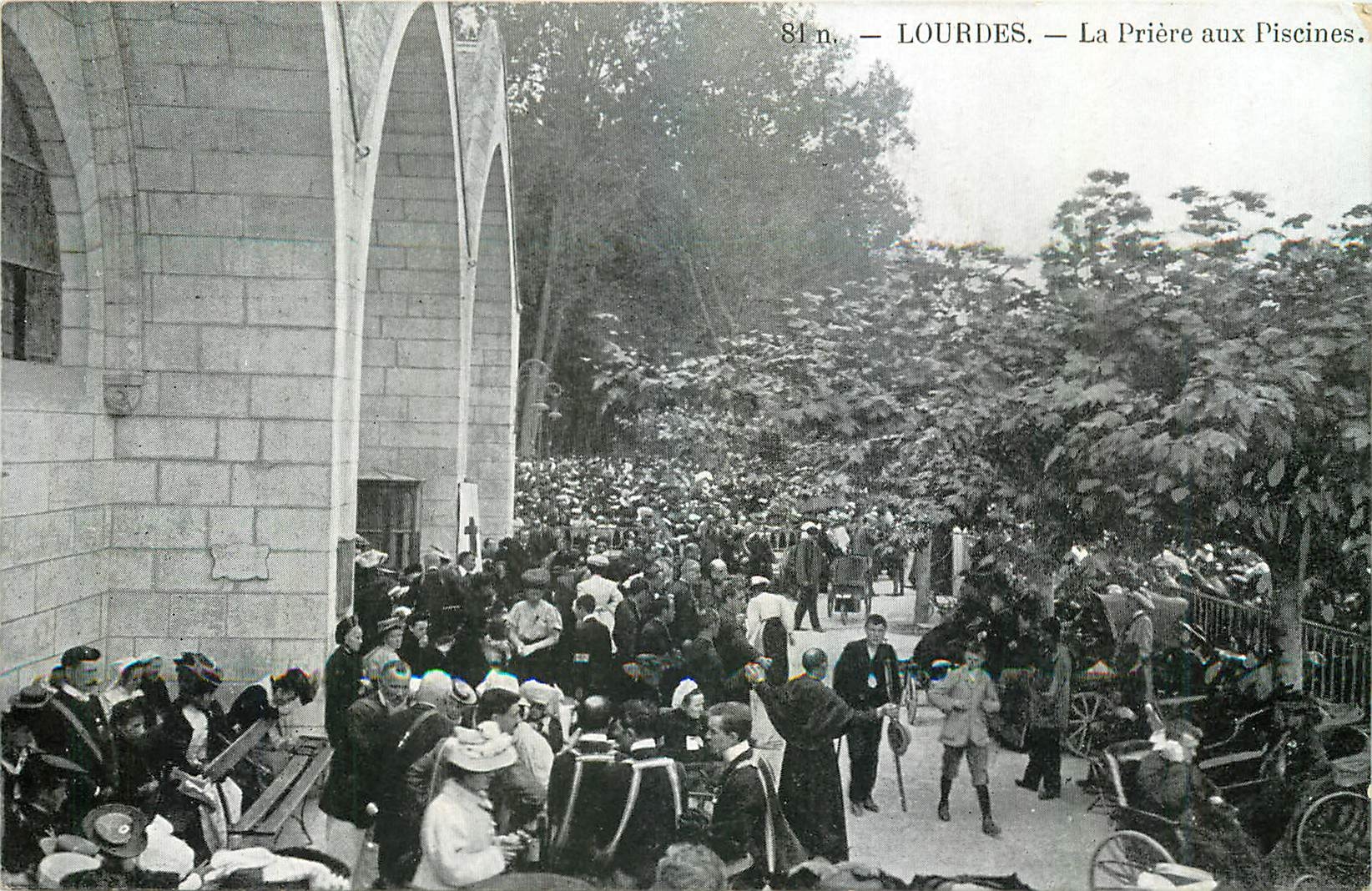CPA Lourdes La Priere aux Piscines 