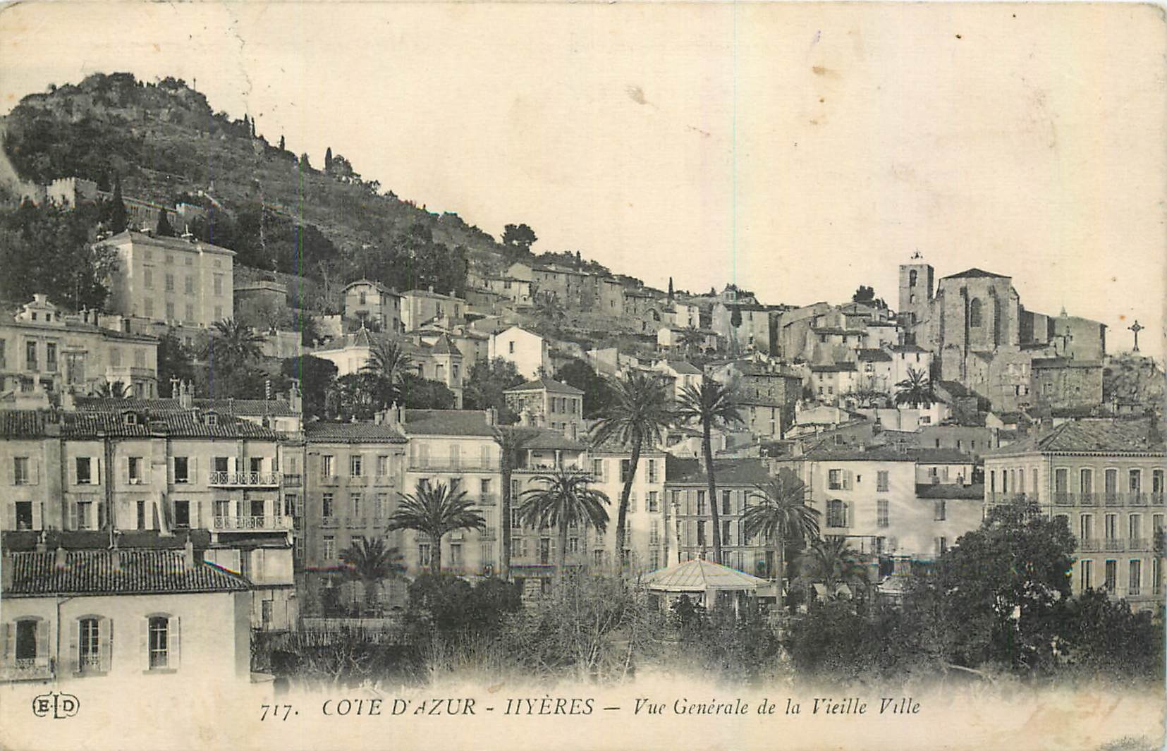 CPA Hyeres Vue generale de la Vieille Ville 