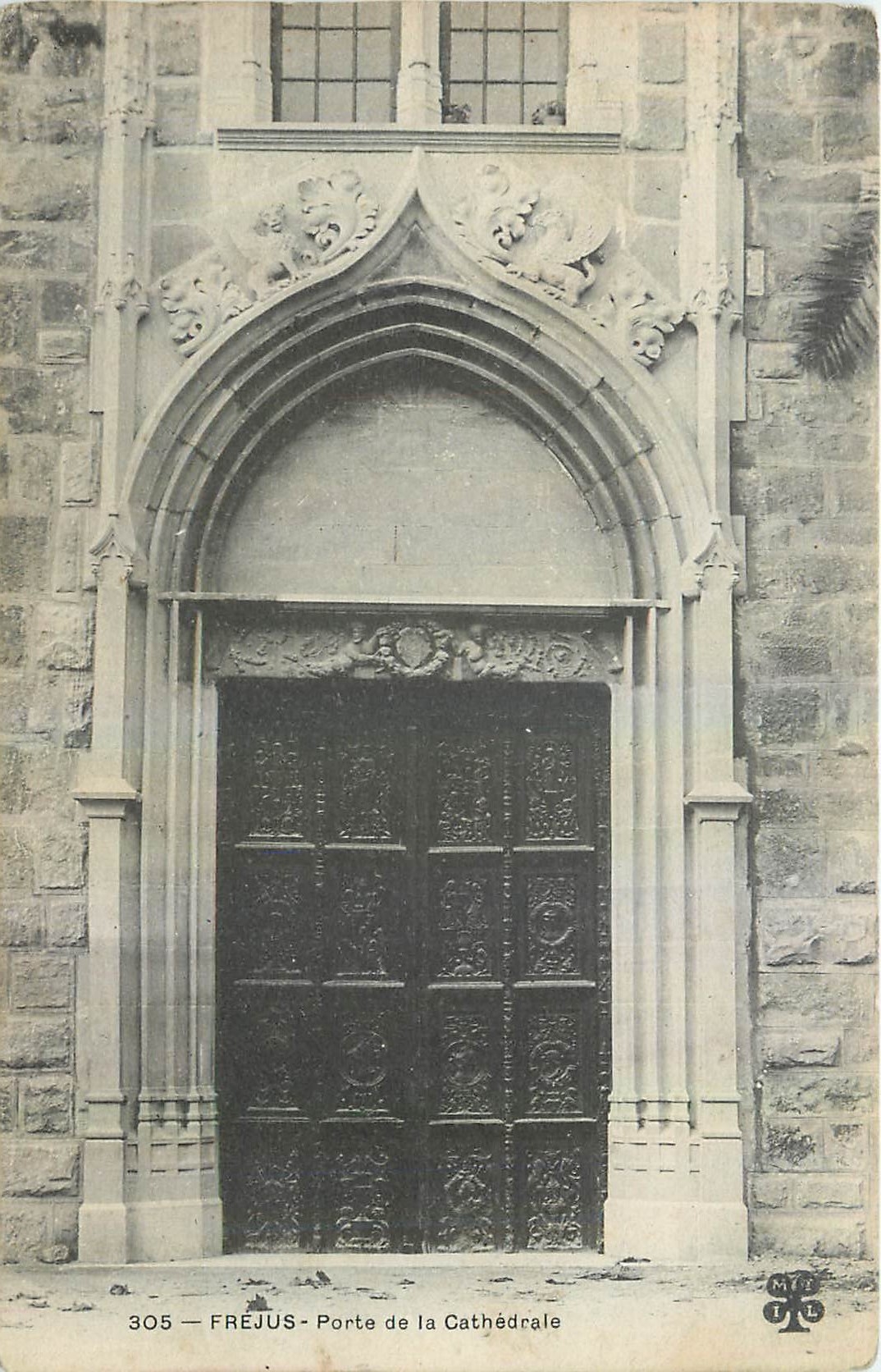 CPA Frejus Porte de la Cathedrale 
