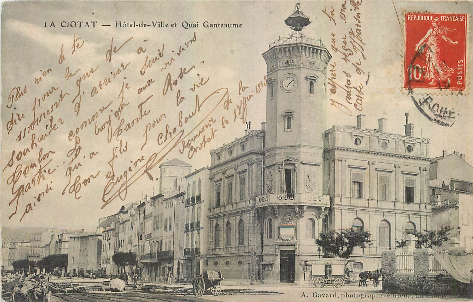 CPA La Ciotat Hotel de Ville et Quai Ganteaume 