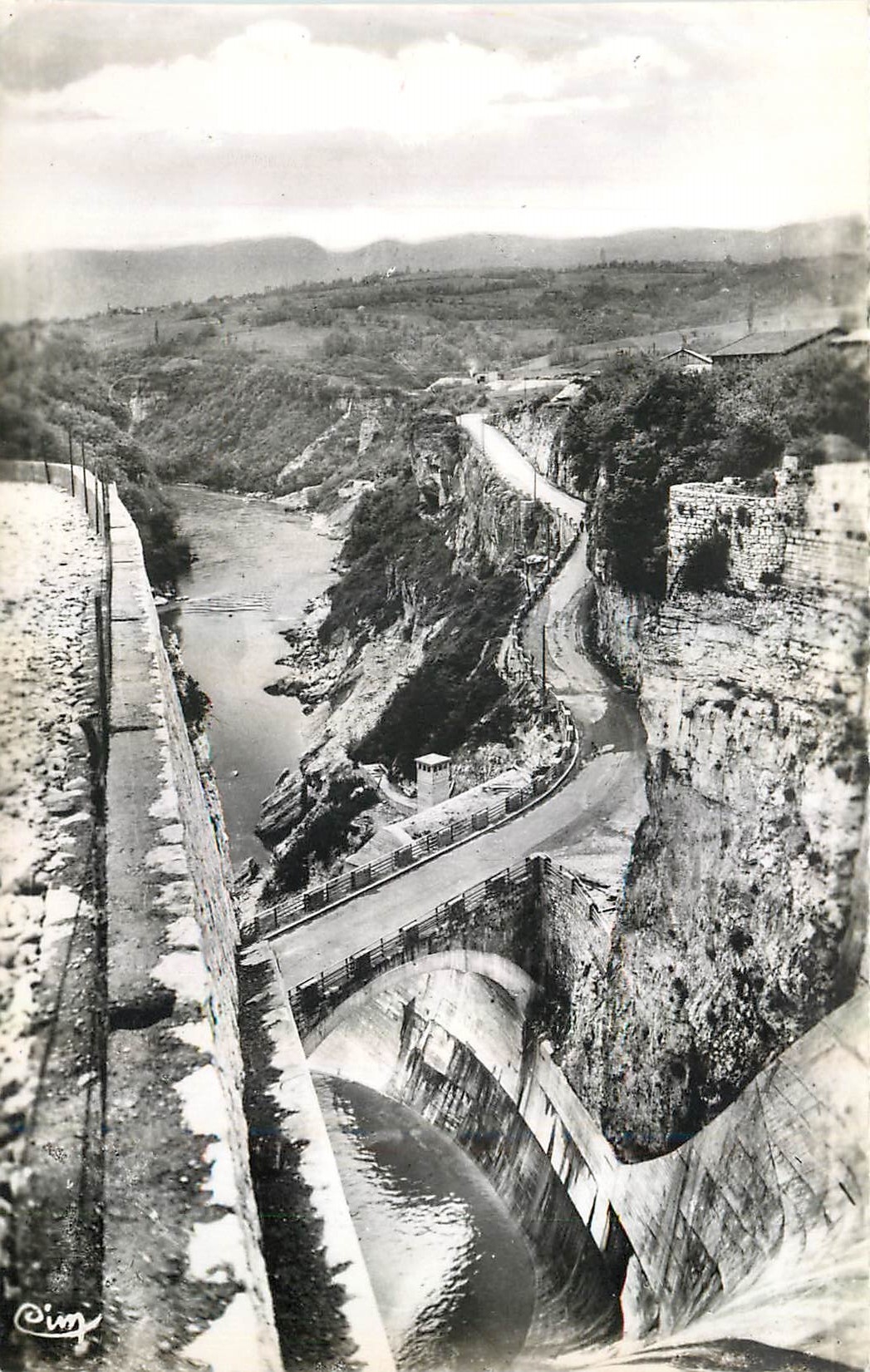 CPM Barrage de Genissiat Ain Route principale a l'Usine 