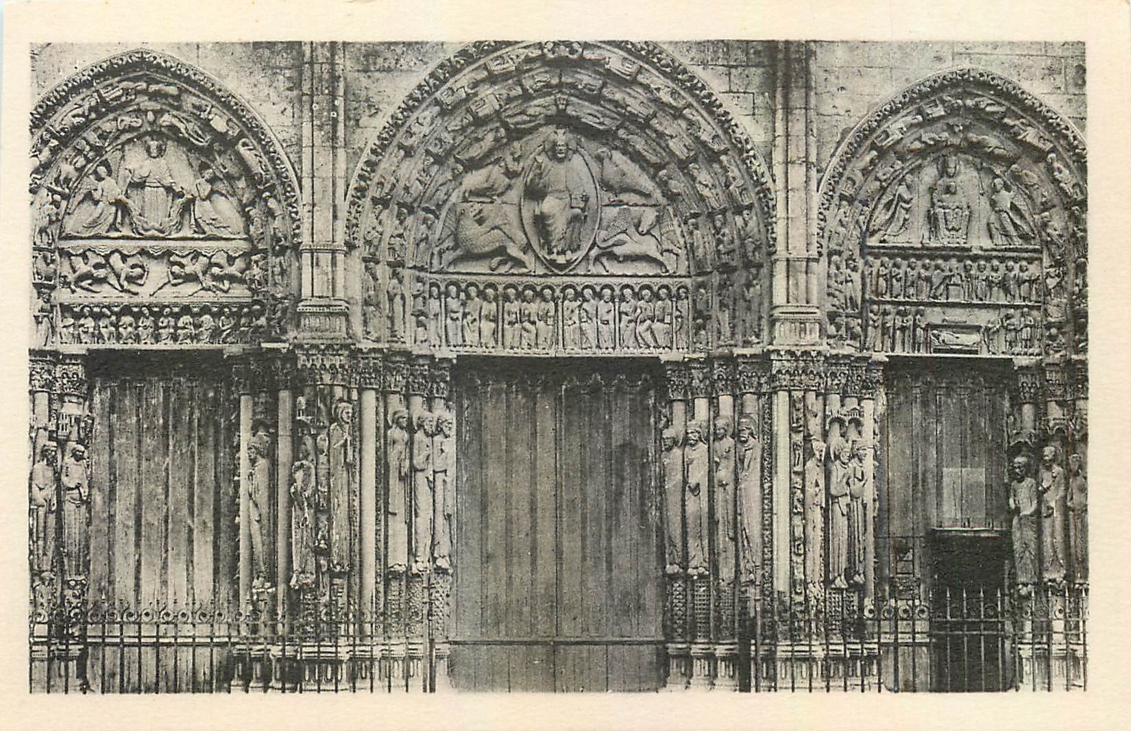 CPA Cathedrale de Chartres Portail Royal XII siecle 