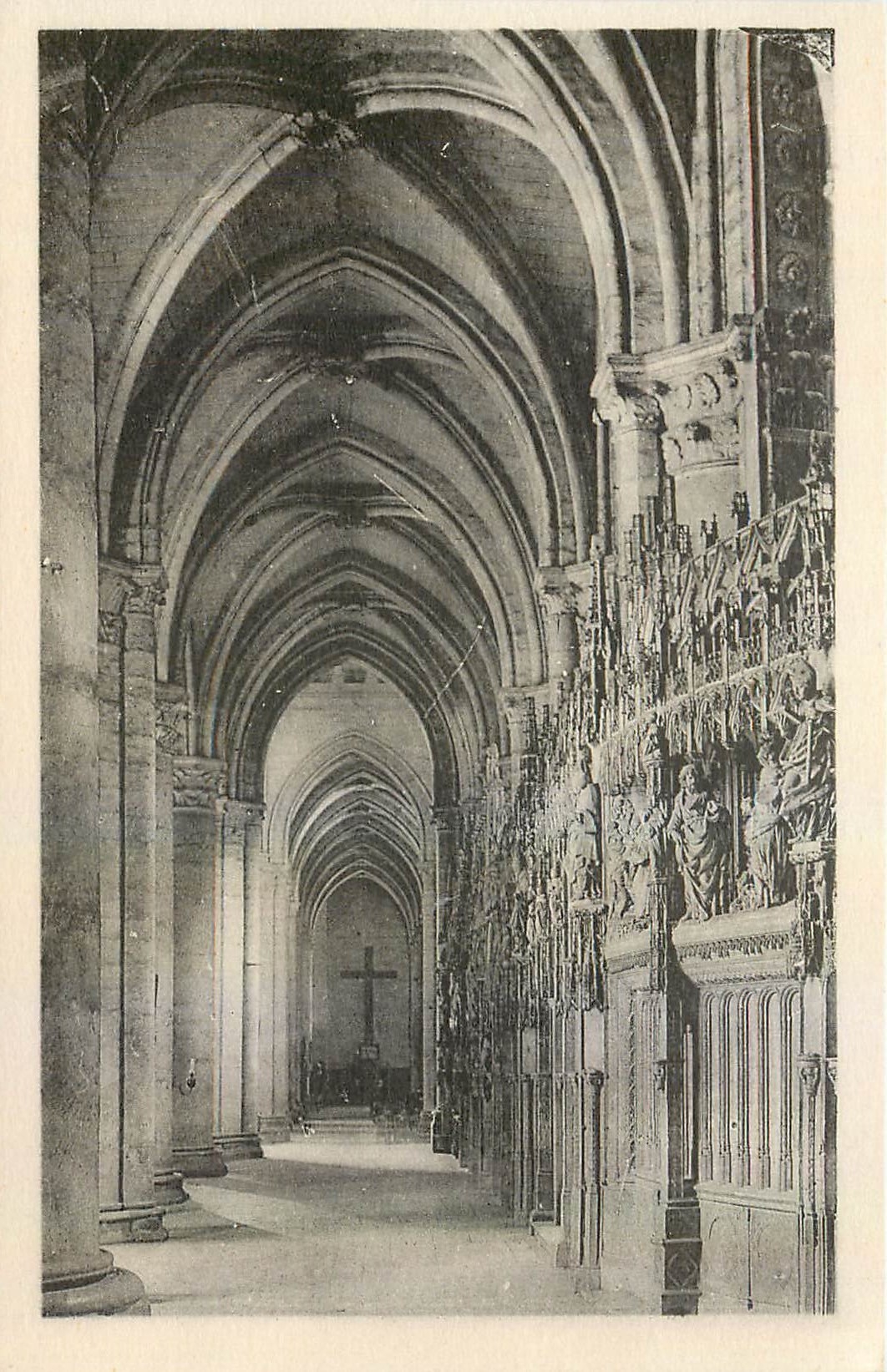 CPA Cathedrale de Chartres XIII siecle Bas cote sud 