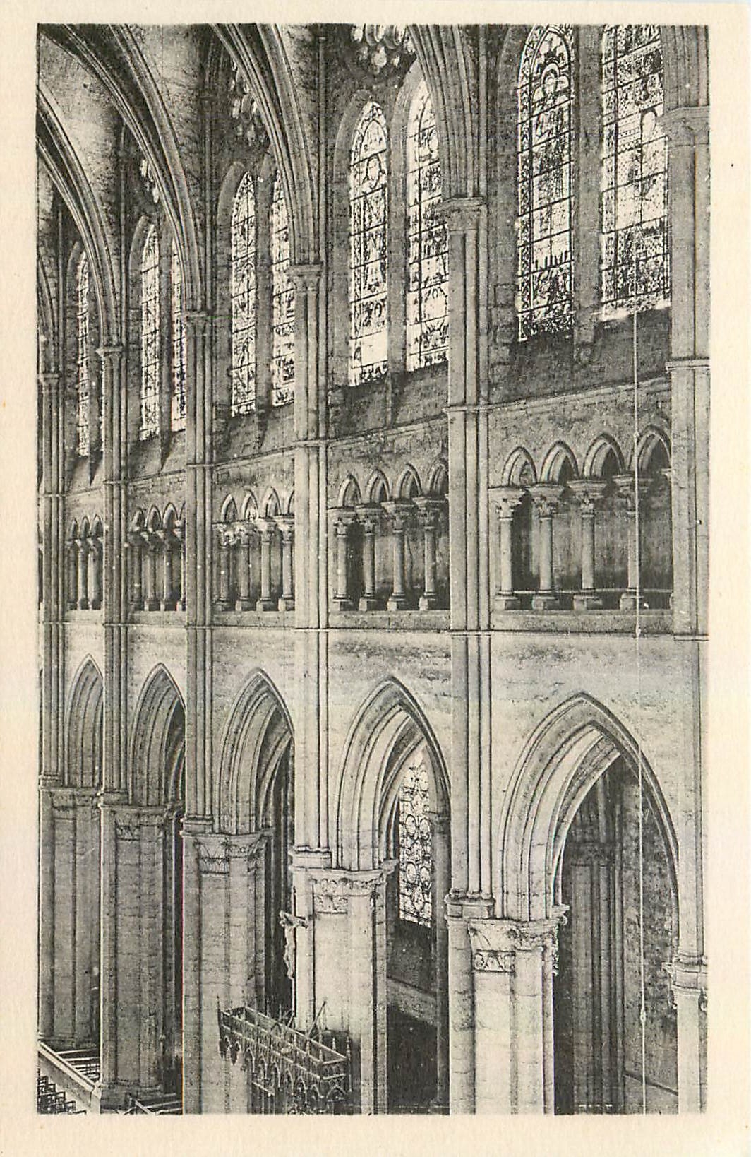 CPA Cathedrale de Chartres Nef Cote Nord XIII siecle 
