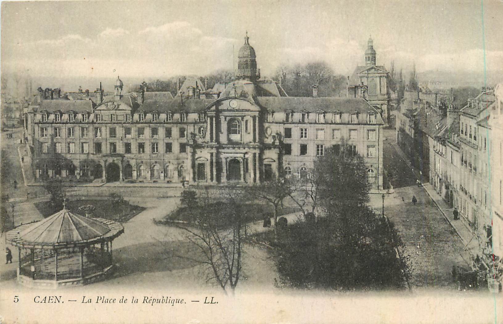 CPA Caen La Place de la Republique 