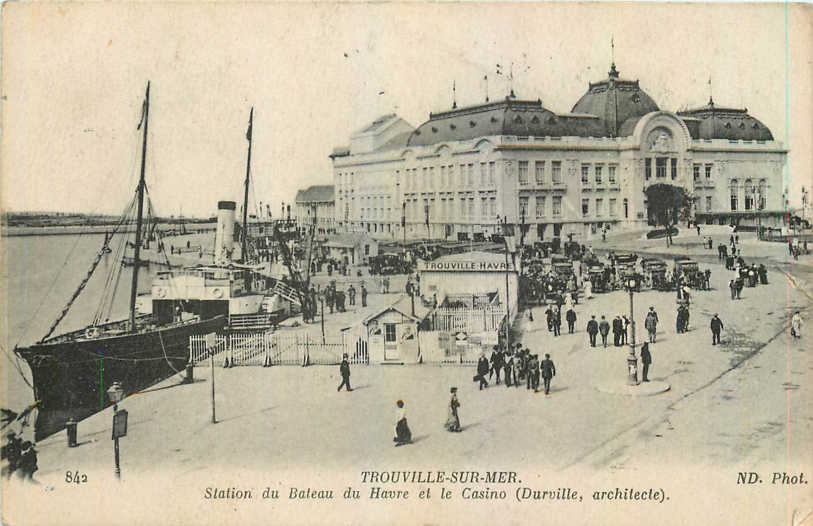 CPA Trouville sur Mer Station du Bateau du Havre et le Casino Bateau