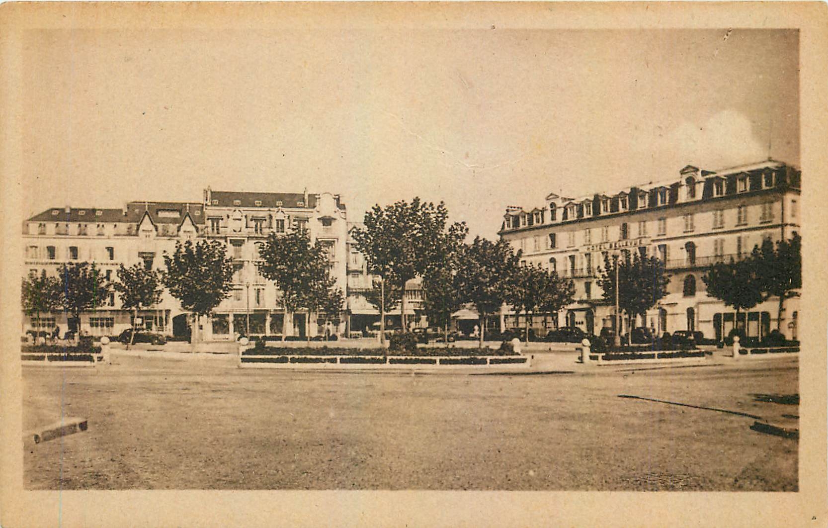 Les Hôtels devant le Casino de Trouville — CIH des Arts Photographiques — Paris — n° 956