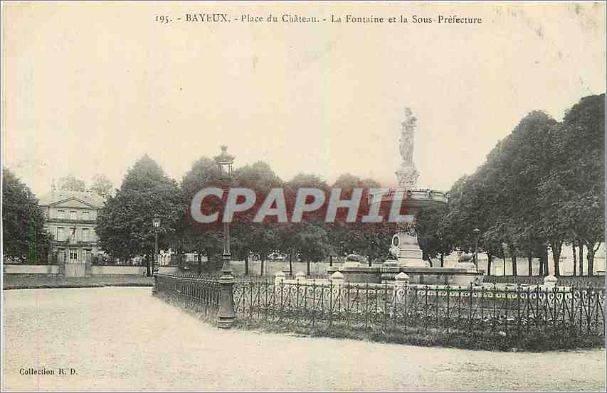 CPA Bayeux Place du Chateau La Fontaine et le Sous Prefecture 