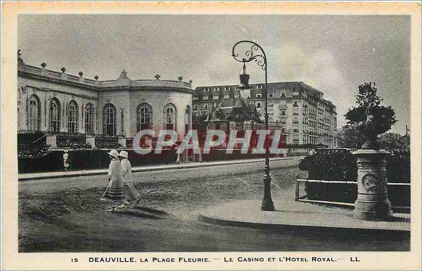Deauville, La Plage Fleurie — Le Casino et L'Hôtel Royal — LL