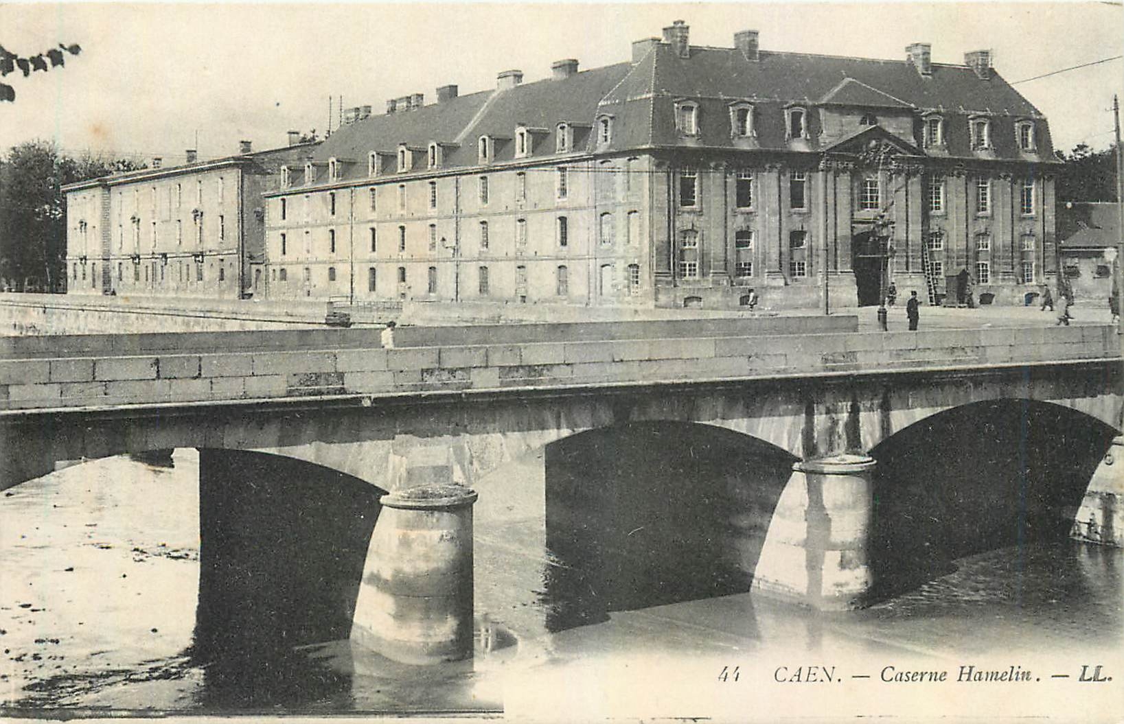 CPA Caen Caserne Hamelin Militaria