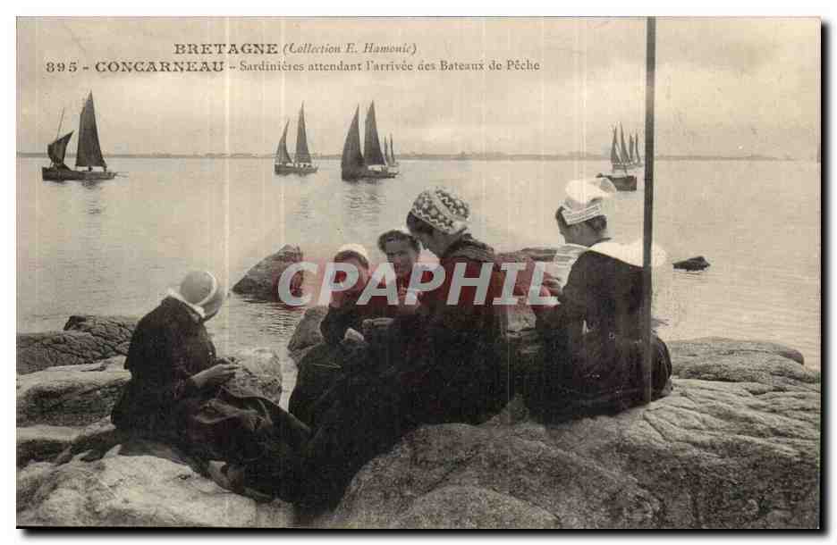 Bretagne- Concarneau- Sardinieres attendant l'arrivee des Bateaux de Peche -CPA